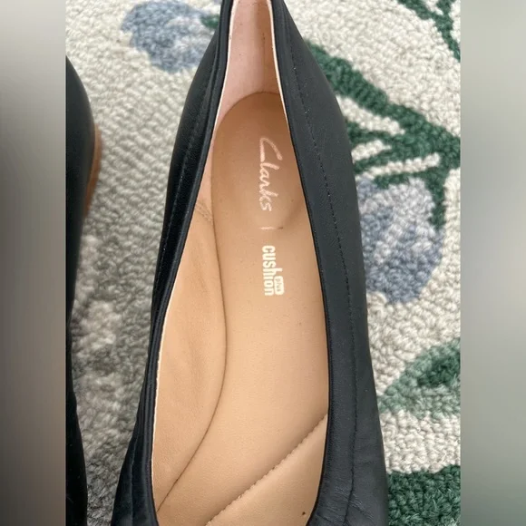 Clarks Black Women's Flats - Picture 3 of 9